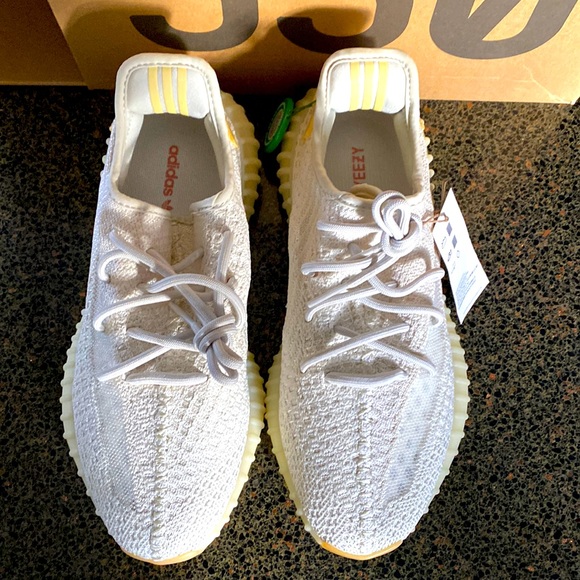 Adidas Yeezy Boost 350 V2 Size 9 New with box - Picture 1 of 9